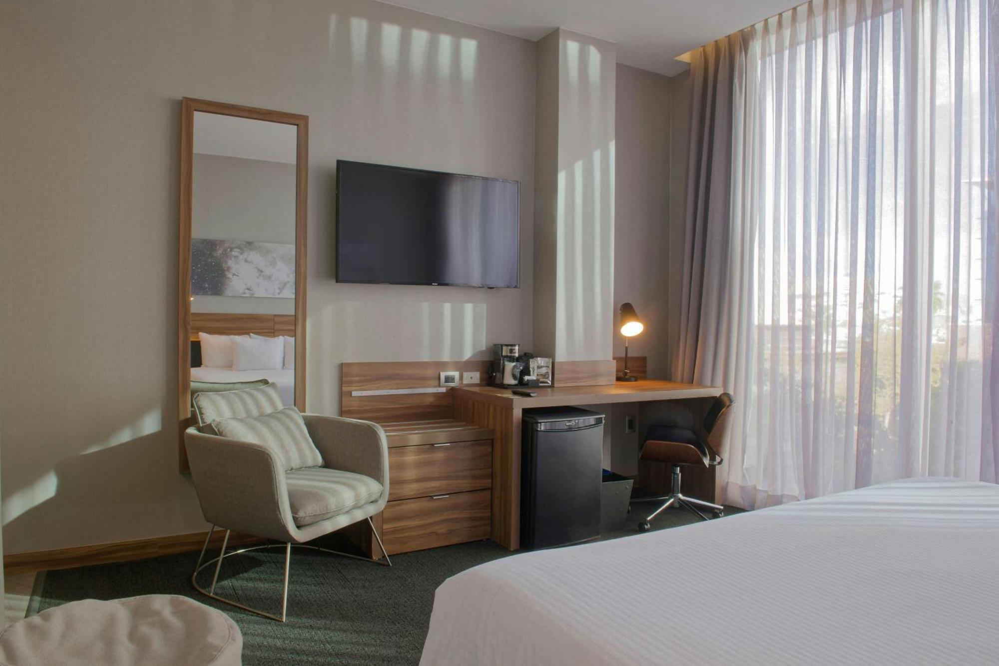 Four Points By Sheraton Distrito Uno Чиуауа Экстерьер фото
